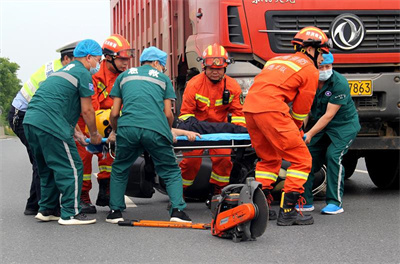 鲁甸沛县道路救援